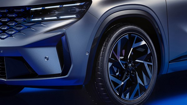 Renault Koleos full hybrid E-Tech - design details with blue-accents